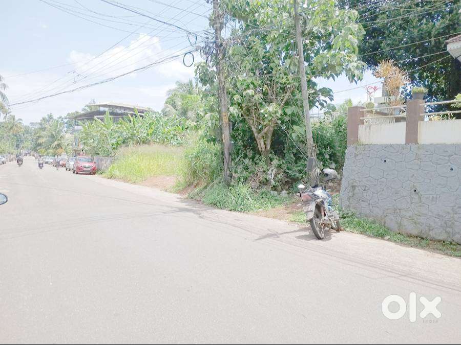 Land 4.1 cent at Old MC road side 9.10 lakh/cent