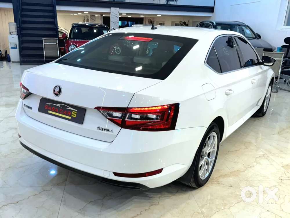 Skoda Superb [2014-2016] 1.8 Style Tsi At, 2017, Petrol