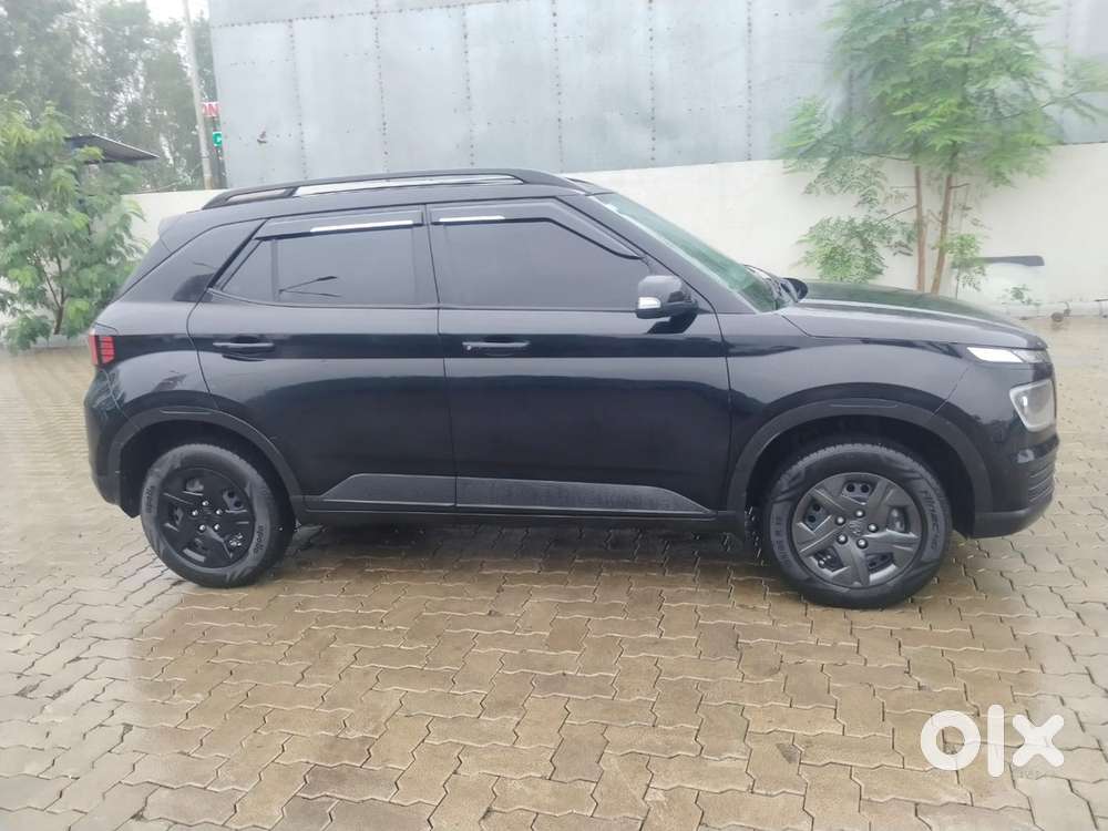 Hyundai Venue Sx 2023 Petrol.   22/12/2023 Model
