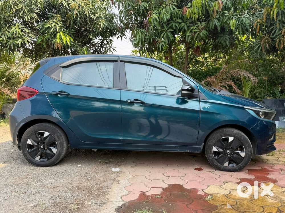 Top Variant With Premium Features And Excellent Driving Condition.