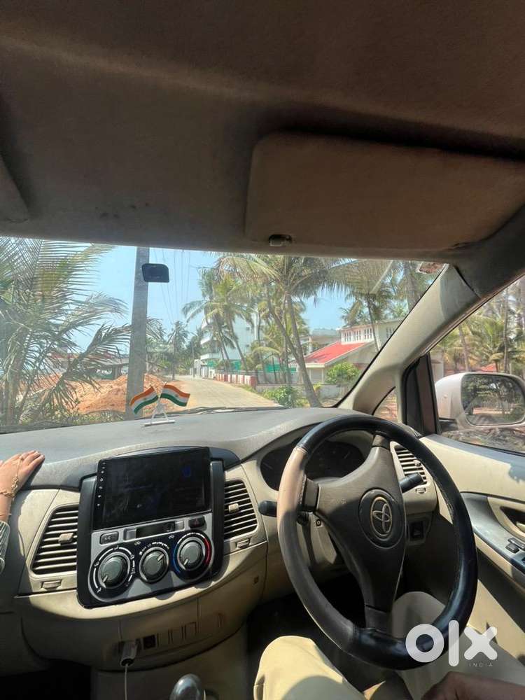 Toyota Innova 2015 Diesel 200000 Km Driven