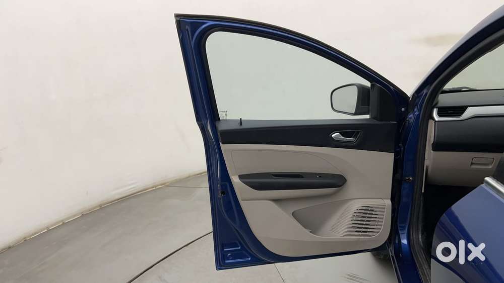 Renault Triber Rxz, 2022, Petrol