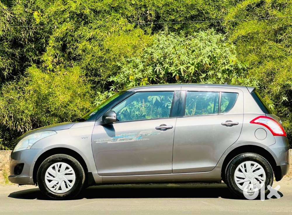 Maruti Suzuki Swift Vxi + Manual, 2012, Petrol