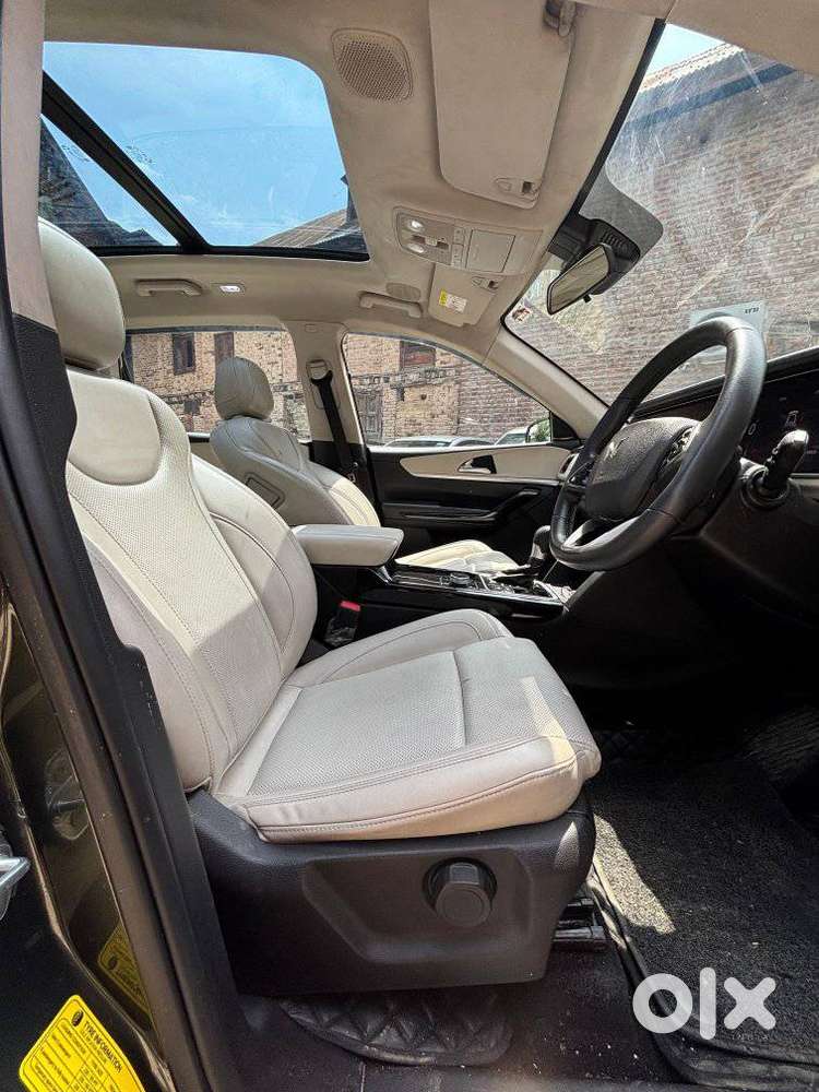 Mahindra Xuv700 2.2 Ax 7 Diesel At Str Awd, 2024, Diesel