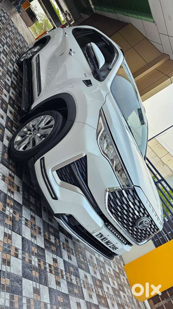Toyota Innova Hycross 2.0 Zx (o) Hybrid 7 Str, 2025, Petrol