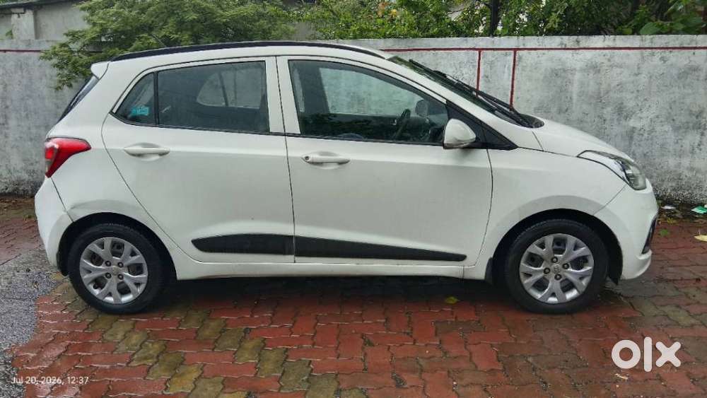 Hyundai Grand I10 Sportz, 2015, Petrol