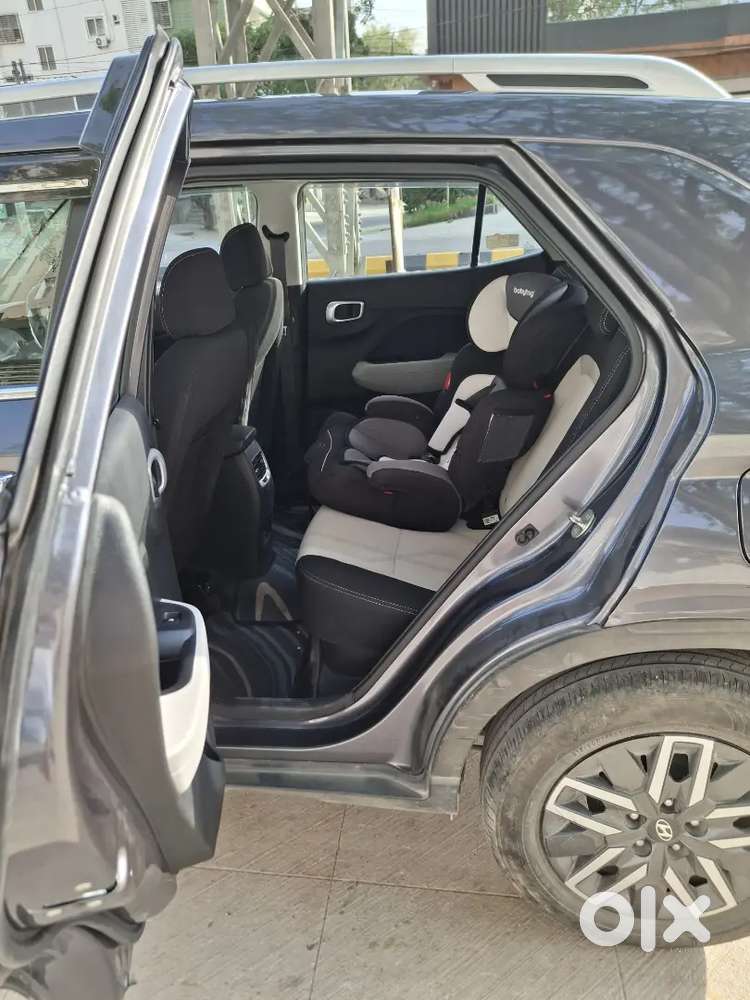 Hyundai Venue 2023 Petrol 19700 Km Driven