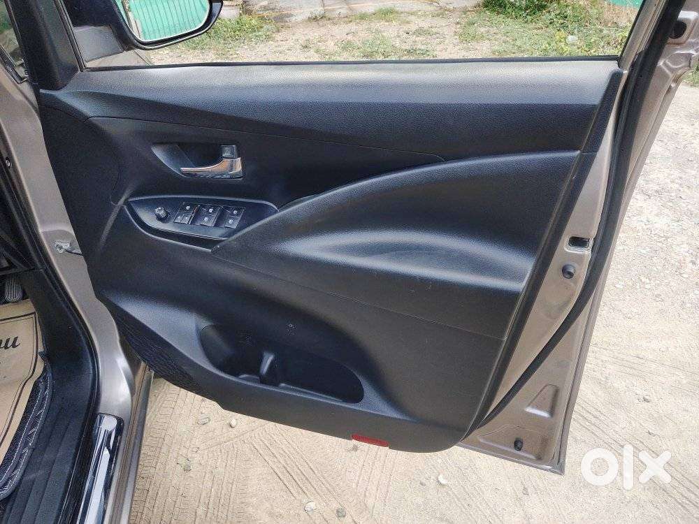 Toyota Innova Crysta 2.4 G Plus Mt 8 Str, 2017, Diesel