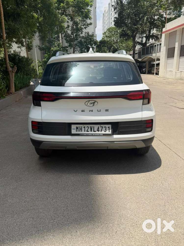 Hyundai Venue Petrol Well Maintained
