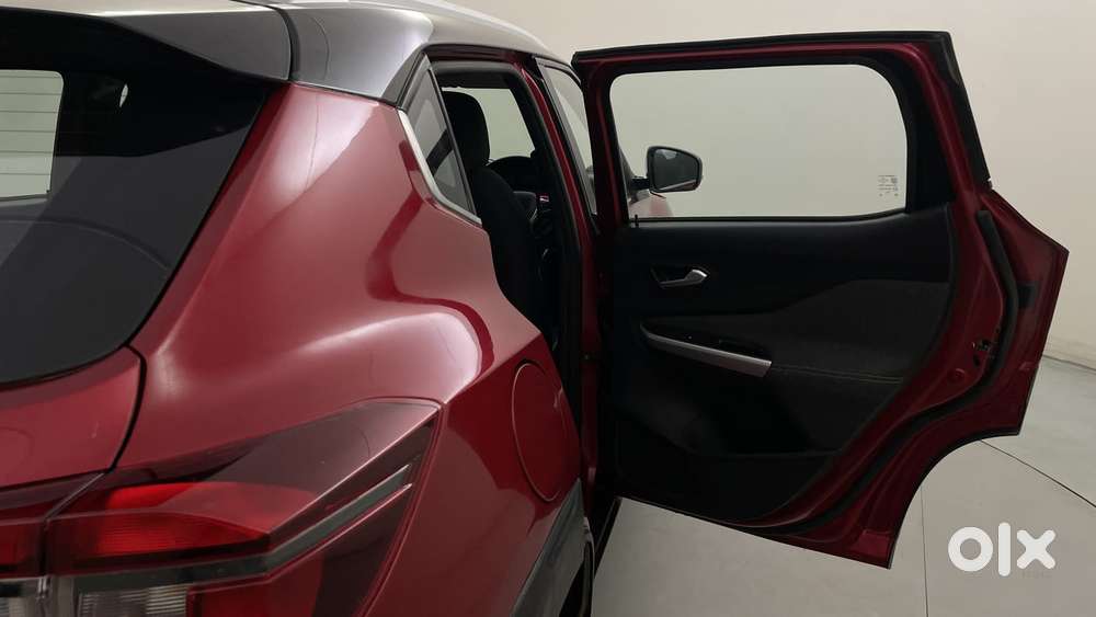 Nissan Magnite 1.0 Xv Premium, 2021, Petrol
