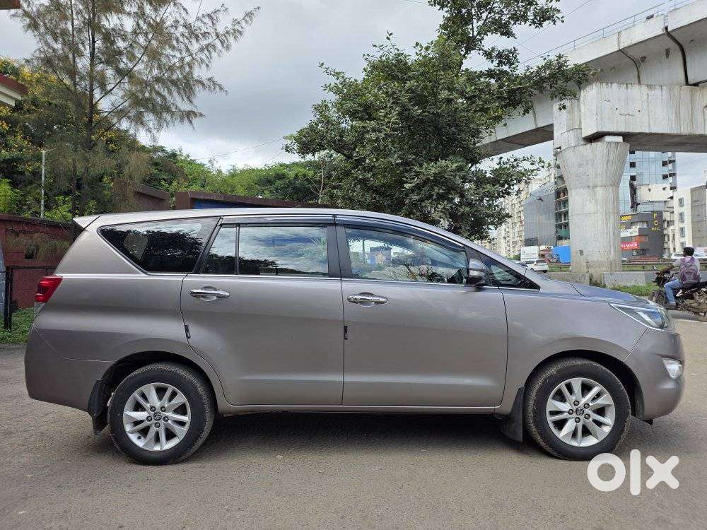 Toyota Innova Crysta 2.4 V 8 Str, 2016, Diesel