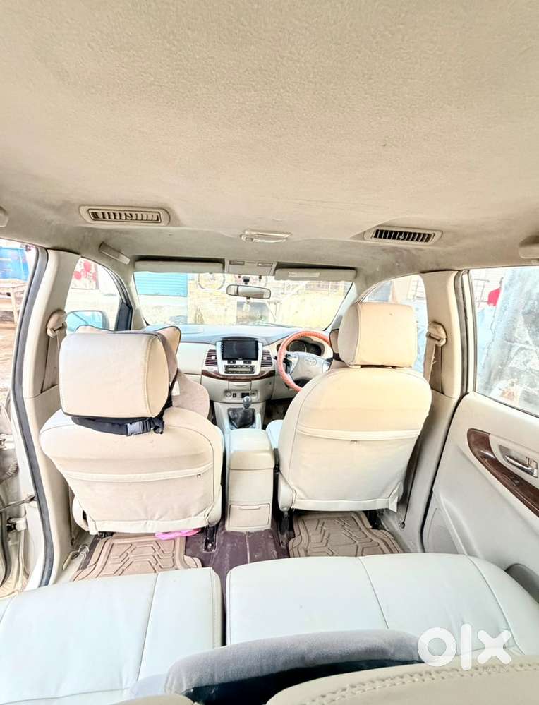 Toyota Innova 2.5v E4 8seat Well Maintained Car.