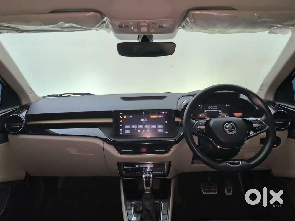 Skoda Slavia Style 1.0l Tsi At, 2022, Petrol