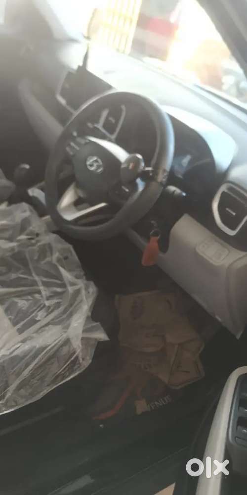 Hyundai Venue 2023 Petrol 11000 Km Driven