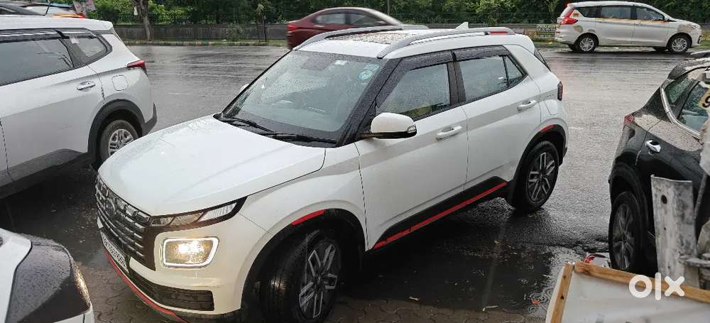 Hyundai Venue 2024 Petrol 25000 Km Driven Noida