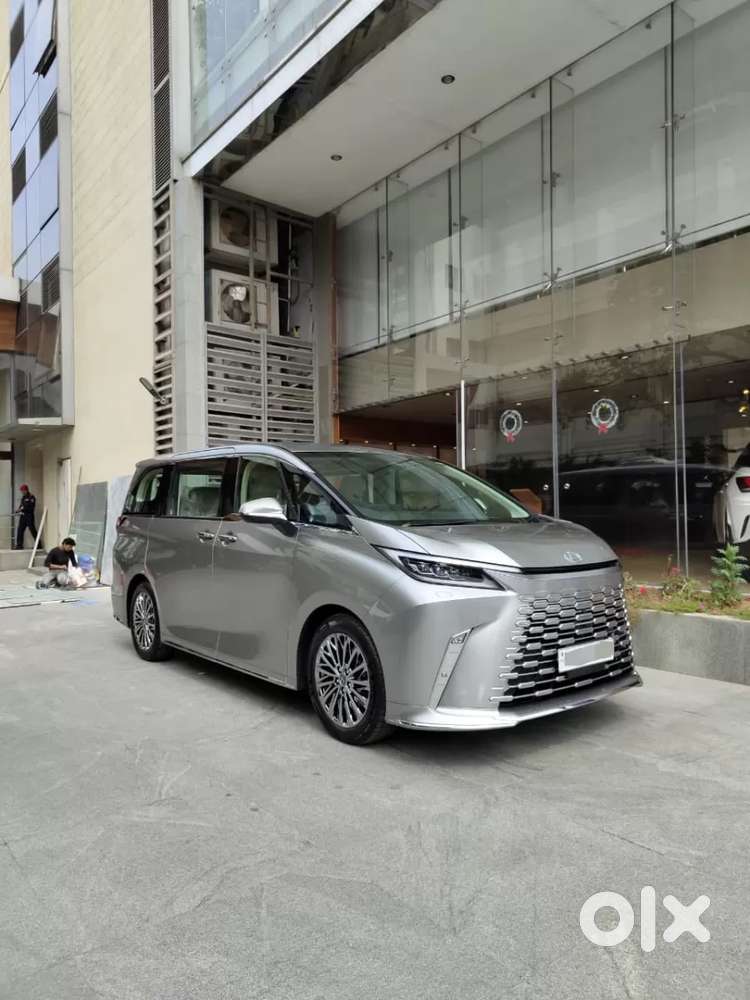 Lexus Lm, 2025, Petrol