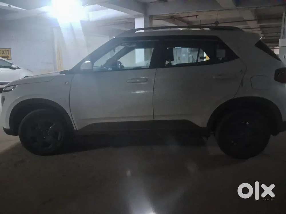 Hyundai Venue S (aug 2024)  16k Km Only  Single Handed  Like New