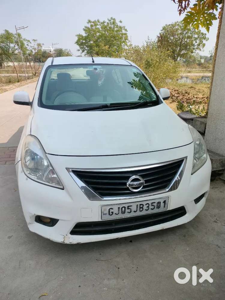 Nissan Sunny 2012