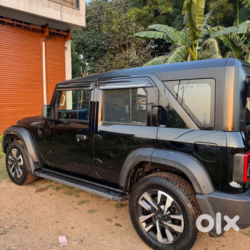 Mahindra Thar Roxx Diesel 2025 4x4 Automatic Black