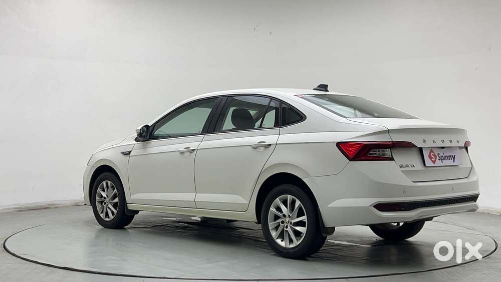 Skoda Slavia Ambition 1.0l Tsi At, 2022, Petrol