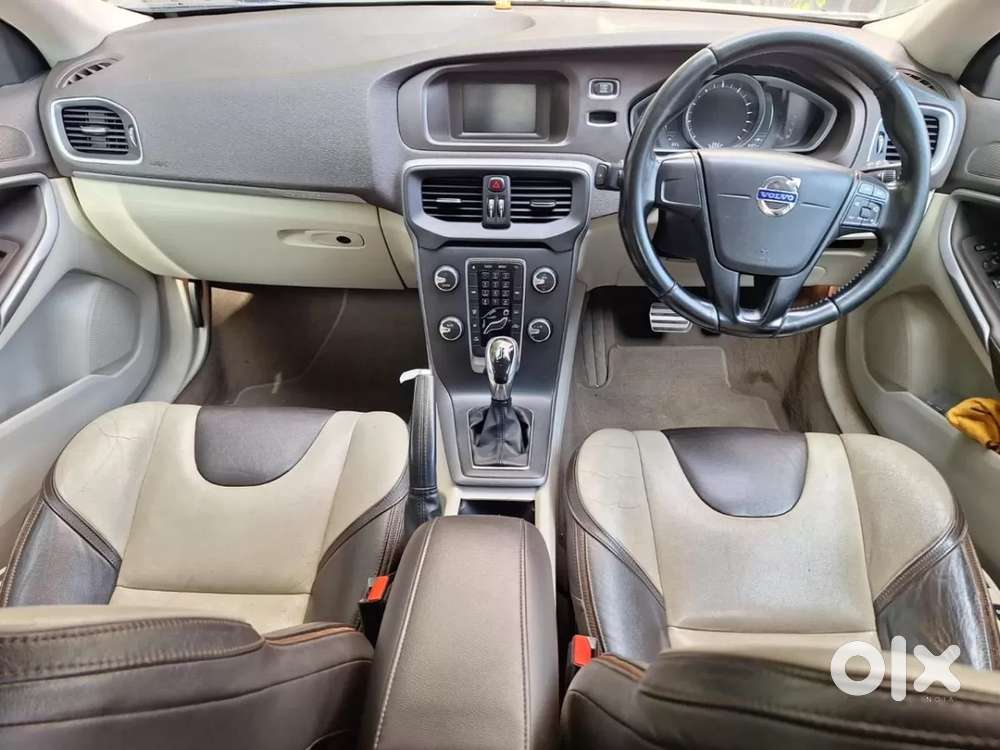 Volvo V40 Cross Country T4 Momentum, 2016, Petrol