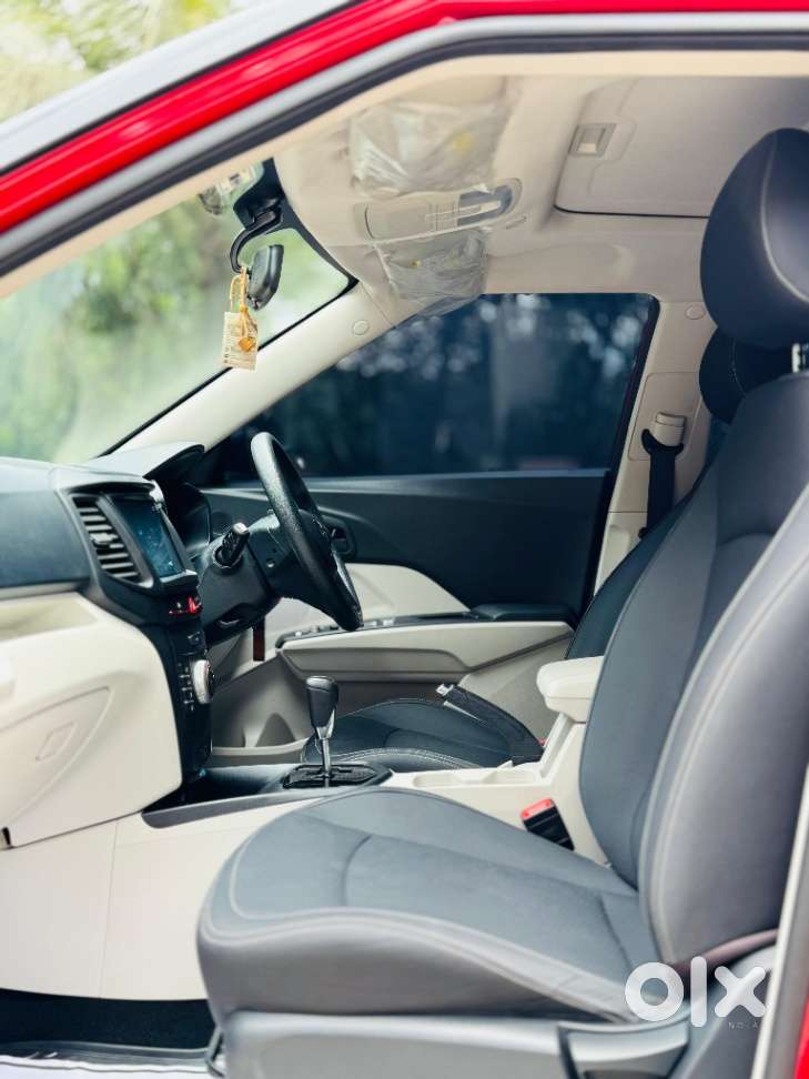 Mahindra Xuv300 W6 Amt Diesel, 2023, Diesel