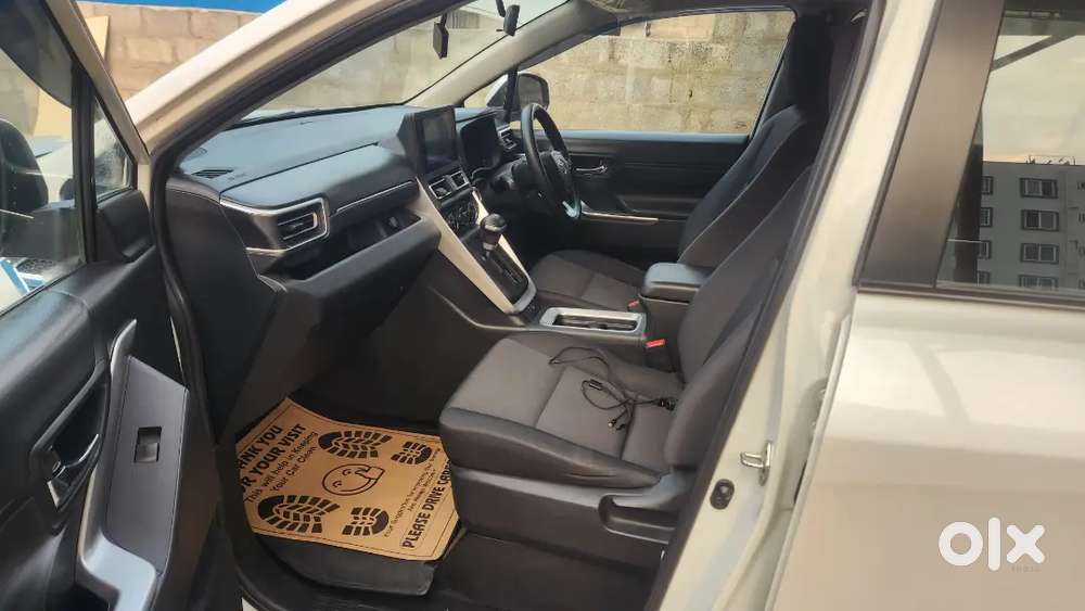 Toyota Innova Hycross 2023 Petrol 70000 Km Driven