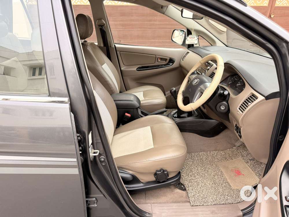 Toyota Innova 2.5 G (diesel) 8 Seater Bs Iv, 2015, Diesel