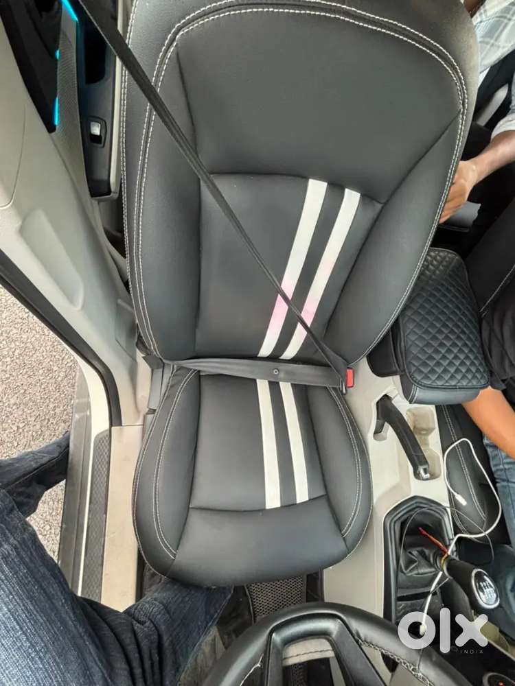 Mahindra Xuv300 2023 Diesel 60000 Km Driven W6 In Very Good Condition