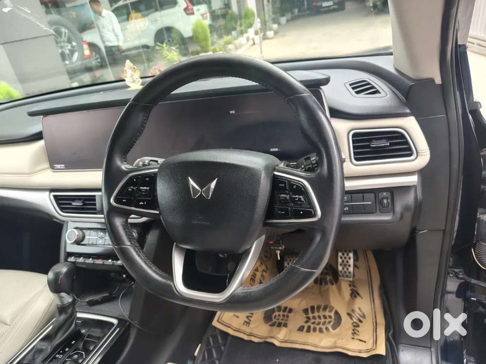 Mahindra Xuv700 2.2 Ax 7 Diesel At Luxury Pack Str Awd, 2022, Diesel