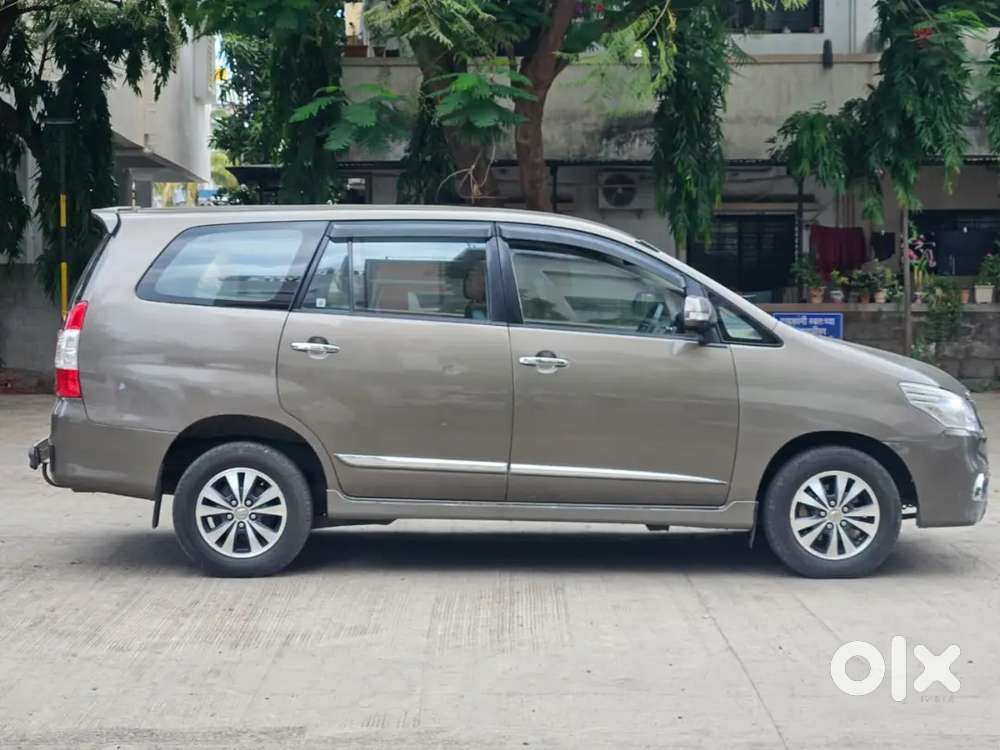 Toyota Innova V 10/2015