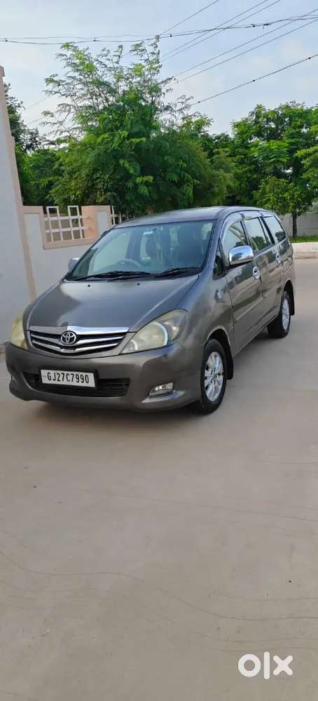 Toyota Innova 2012