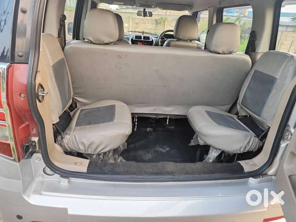 Mahindra Tuv 300 T8, 2018, Petrol