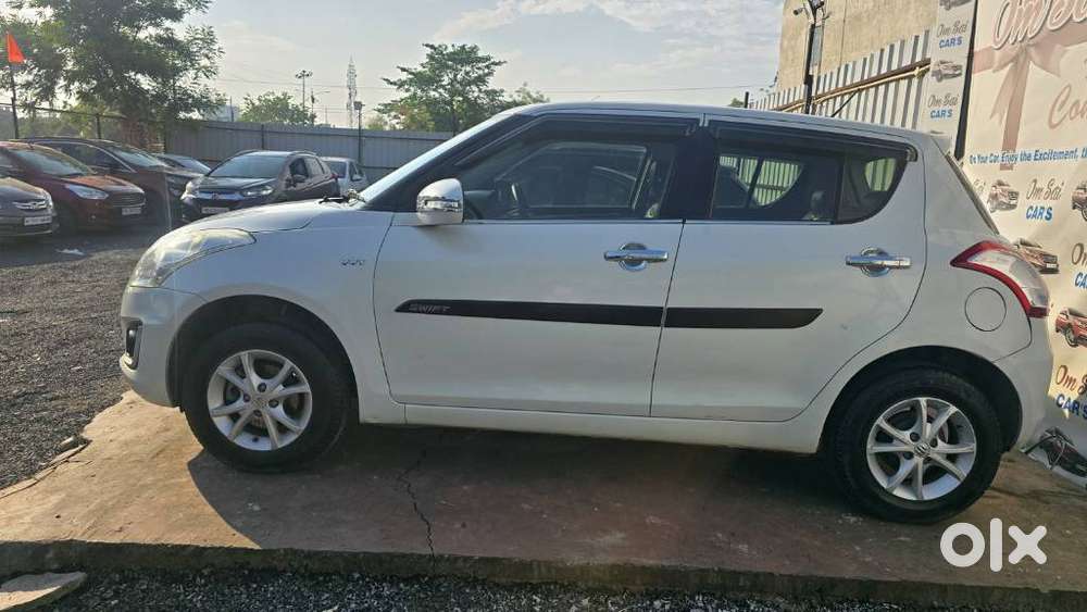 Maruti Suzuki Swift Vxi + Manual, 2017, Petrol