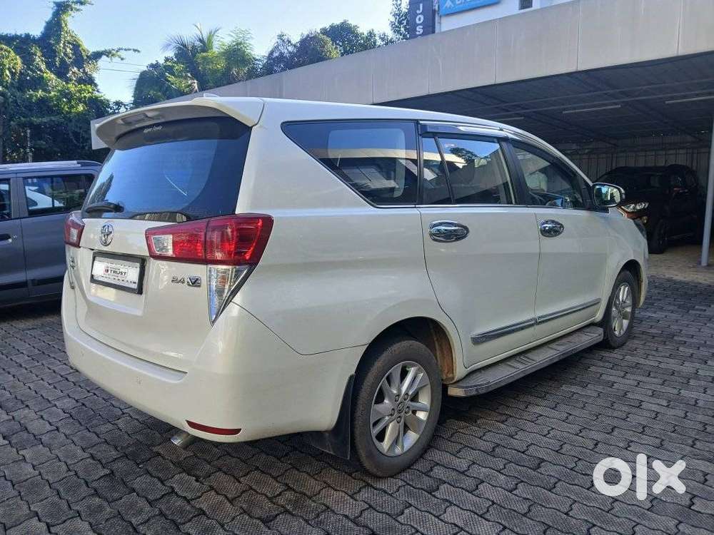 Toyota Innova Crysta 2.4 V, 2016, Diesel