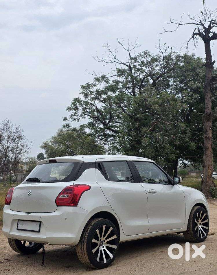 Maruti Suzuki Swift 1.3 Zxi, 2023, Petrol