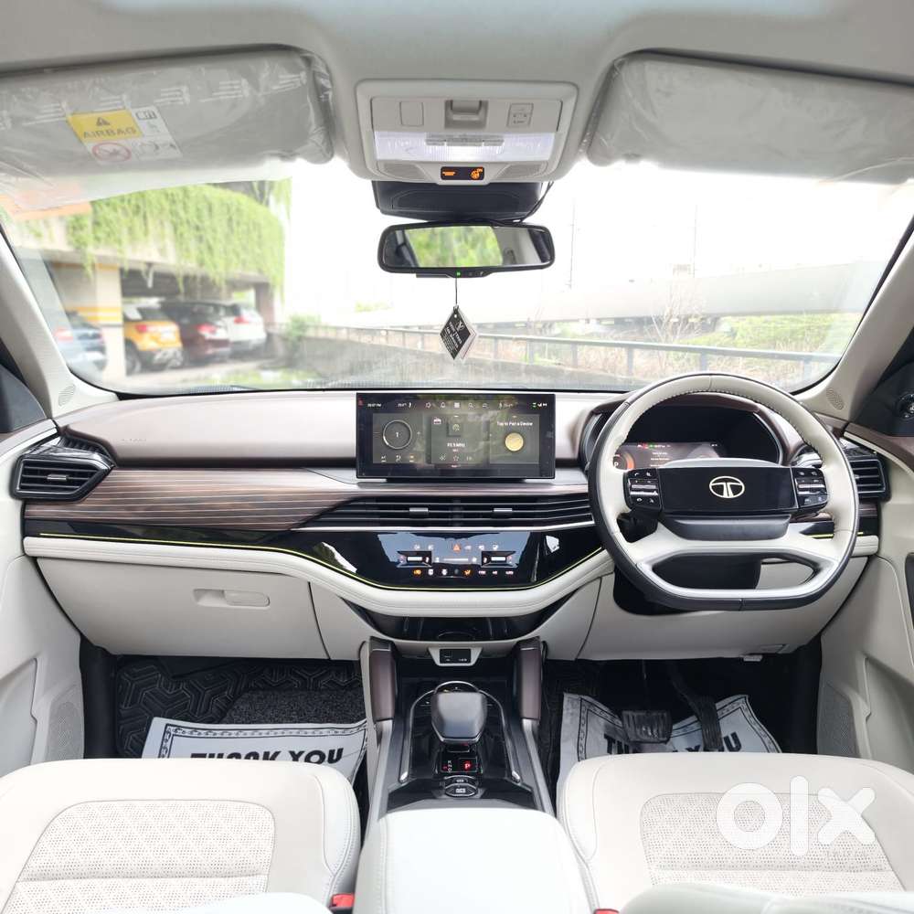 Tata Safari Accomplished Plus 6 Str Dual Tone, 2025