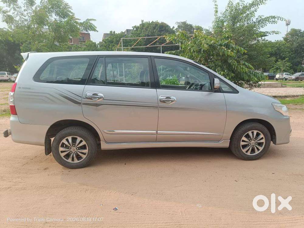 Toyota Innova 2.5 Vx 8 Str Bs-iii, 2015, Diesel