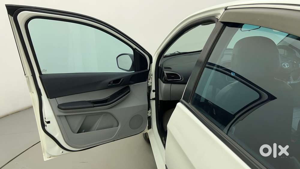 Tata Tiago 1.2 Revotron Xt Option, 2023, Petrol