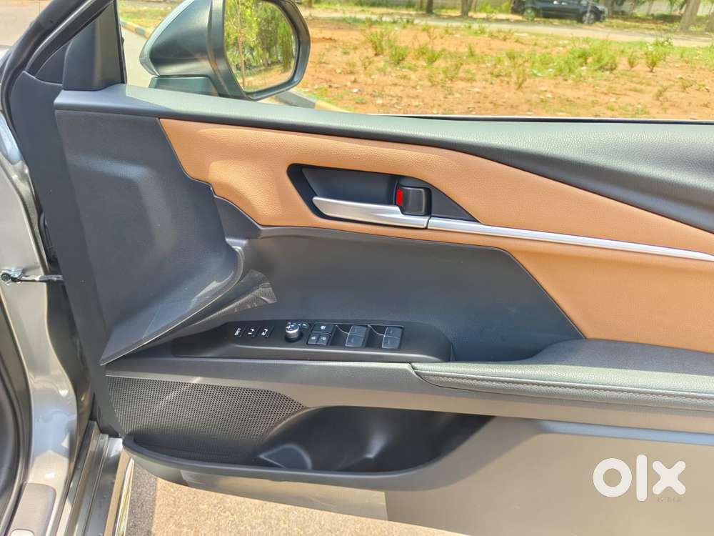 Toyota Camry V6 At, 2025, Petrol
