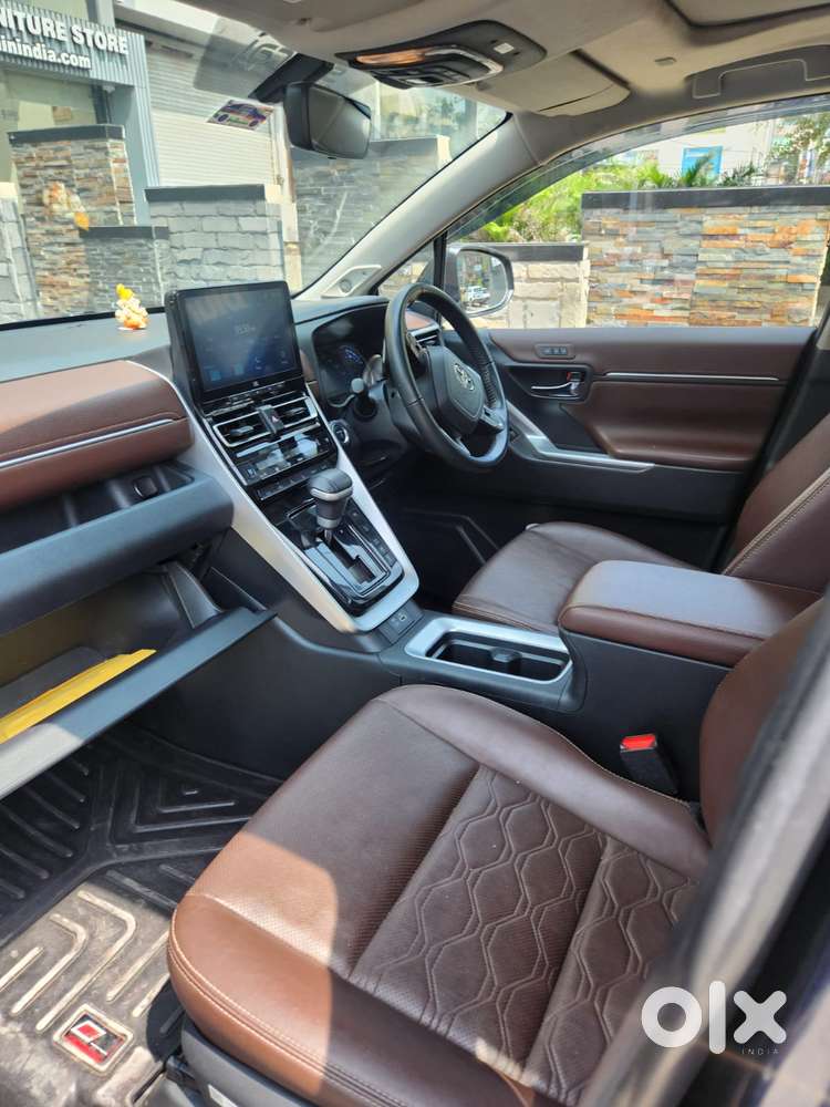 Toyota Innova Hycross 2.0 Zx Hybrid 7 Str, 2025, Petrol