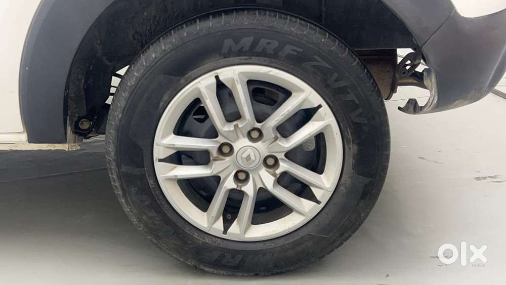 Renault Triber Rxt, 2023, Petrol