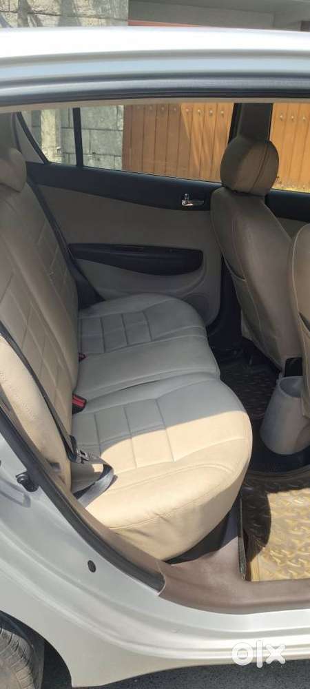 Hyundai I20 2010-2012 1.2 Asta Option With Sunroof, 2011, Petrol