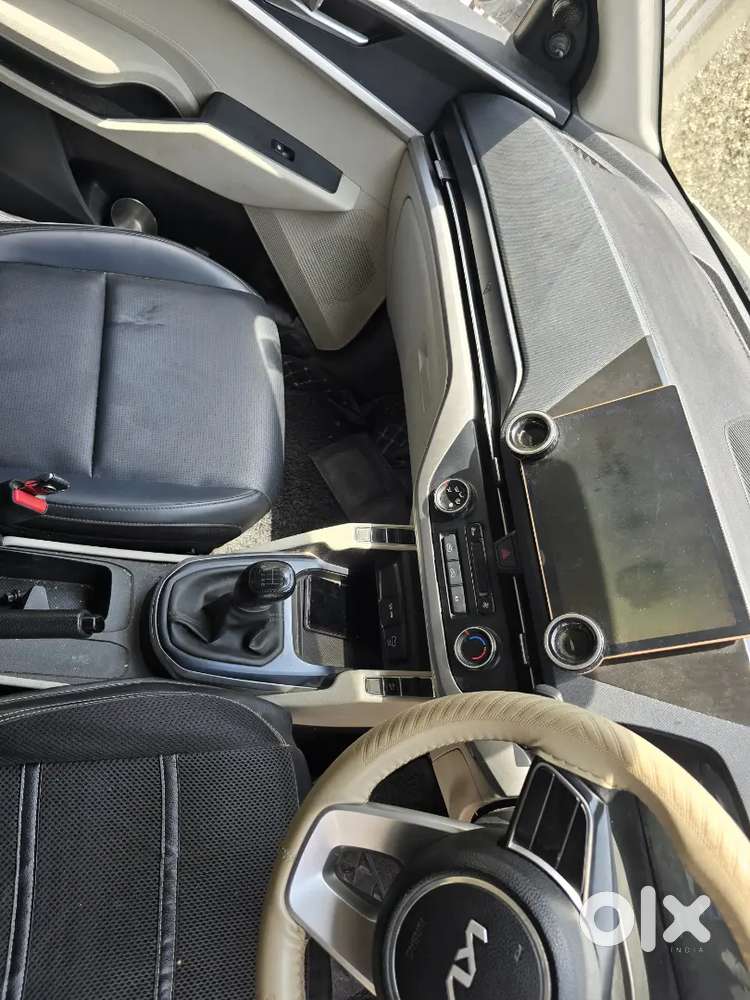 Kia Carens G 2024 Petrol Manual 7-seater
