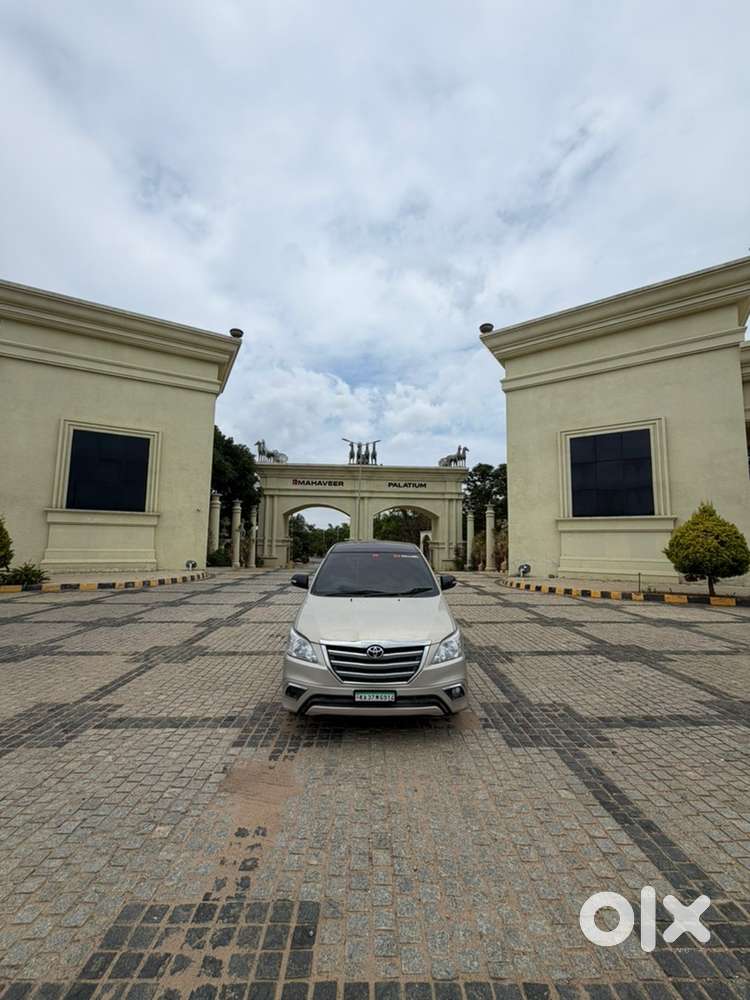 Toyota Innova 2013 102000 Km Driven