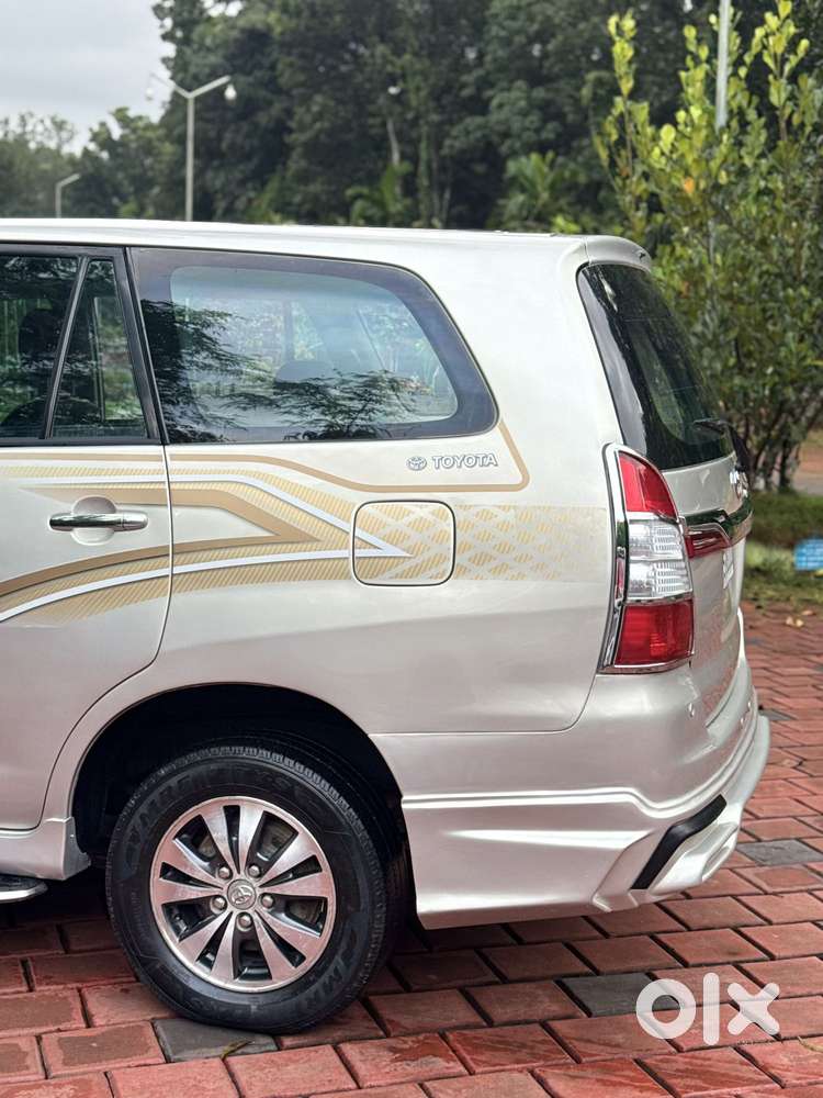 Toyota Innova 2.5 Z Diesel 7 Seater Bs Iv, 2015, Electric