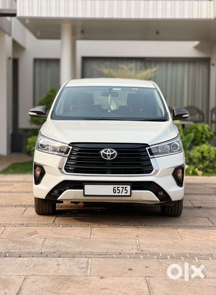 Toyota Innova Crysta 2.8 Zx At 7 Seater, 2016, Diesel