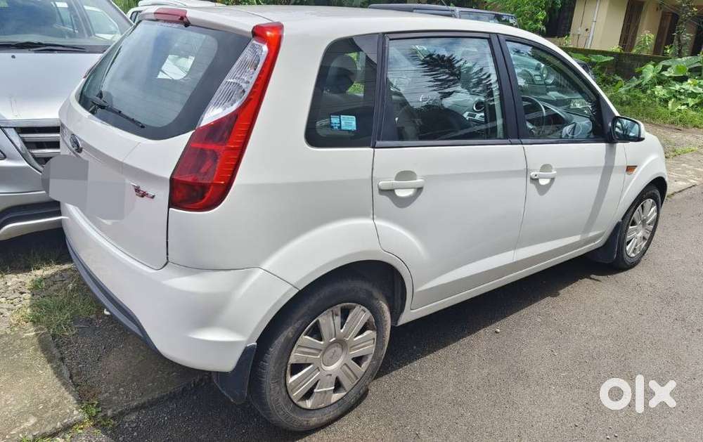 Ford Figo 2010-2012 Petrol Titanium, 2010, Petrol