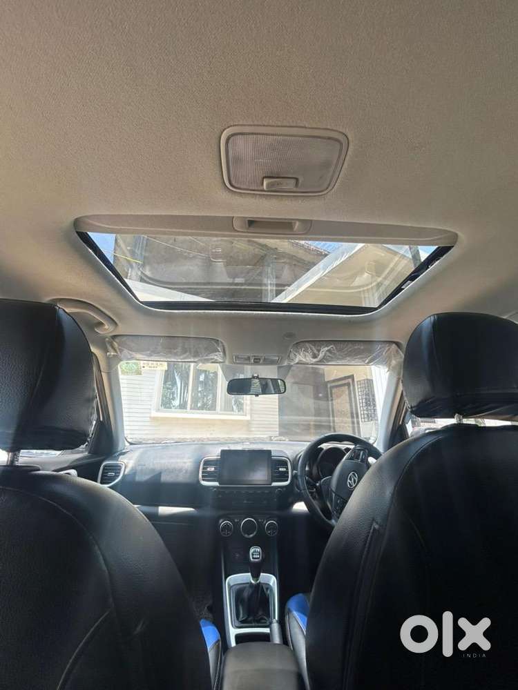 Sunroof, Cornering Lights , 24km/l In Highway.