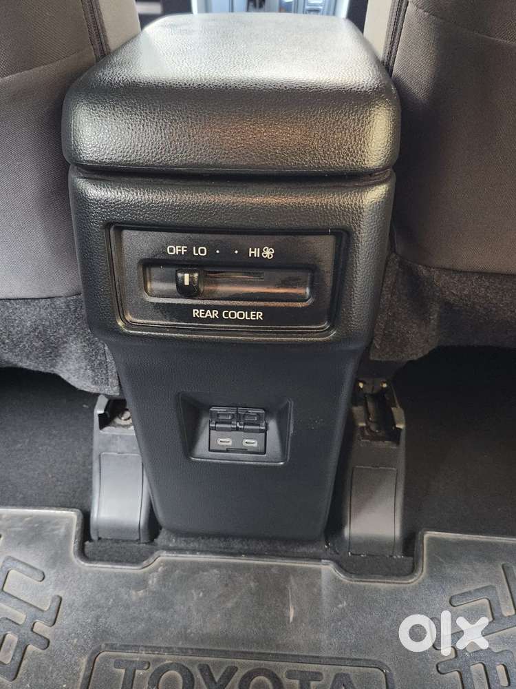 Toyota Innova Hycross 7s Option, 2024, Petrol